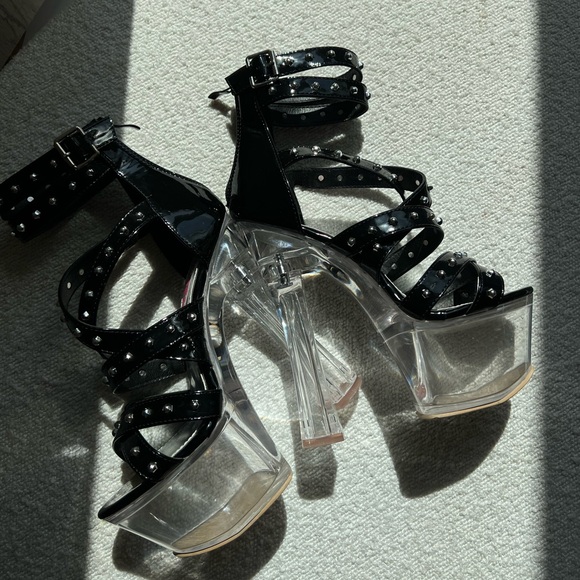 Golden Bulls Platform Heels - Picture 8 of 12